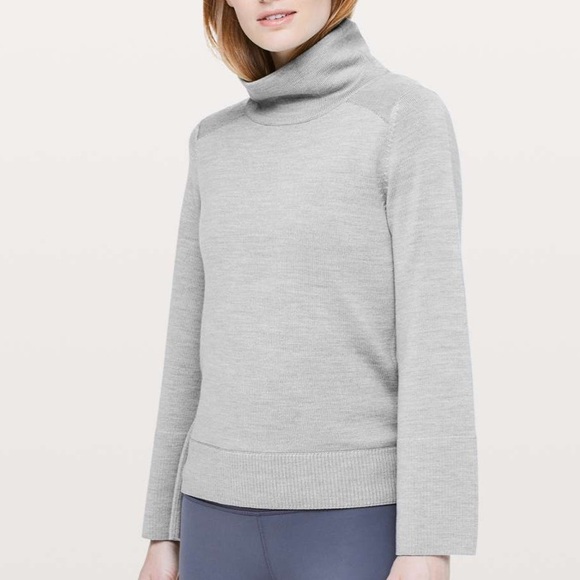 Lululemon City Trek Turtleneck Merino wool in Heathered Silver Drop, Size Small - Picture 8 of 16